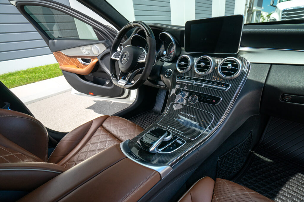 c63 interior 8